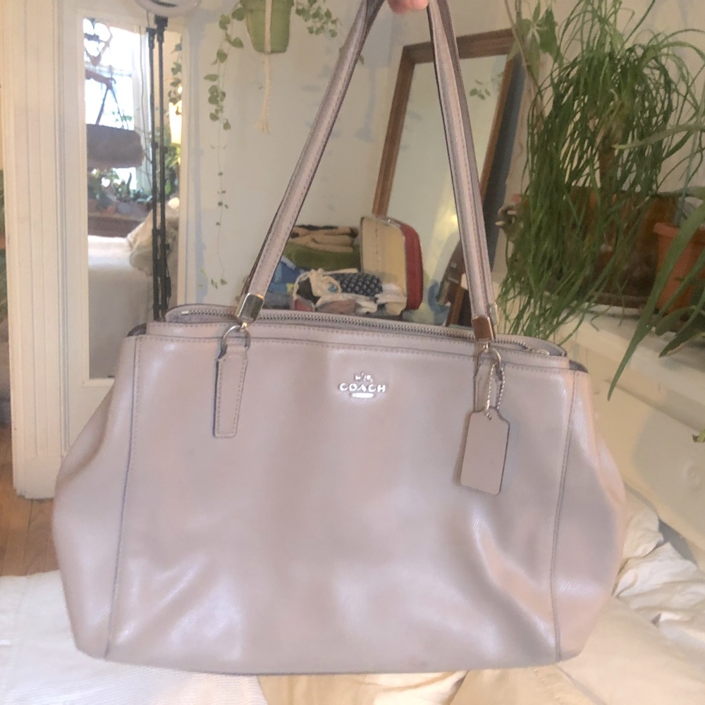 Lovely lilac Coach purse with beautiful silver and deep purple details